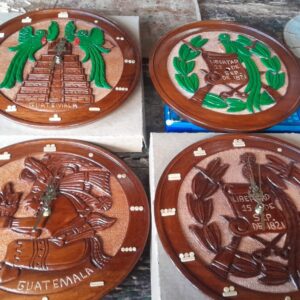 Comprar: Relojes de pared y escudos personalizados tallados en madera fina, Escudo, dioses maya, Tikal, monedas, figuras, seleccion Guatemala, etc.