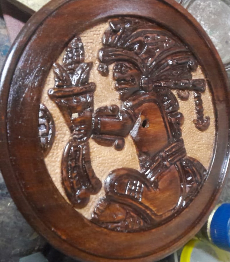 Arte en madera fina de 30cm diametro. Tallado manual, ambien opcioncon reloj (precio+50). Decoracion exclusiva guatemalteca
