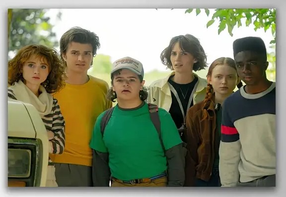 Poster o lienzo serie: Stranger Things, ideal para decorar tu hogar, habitacion. Impresión de Alta Calidad en 2D, disponible enmarcado. Med.50*75 cm