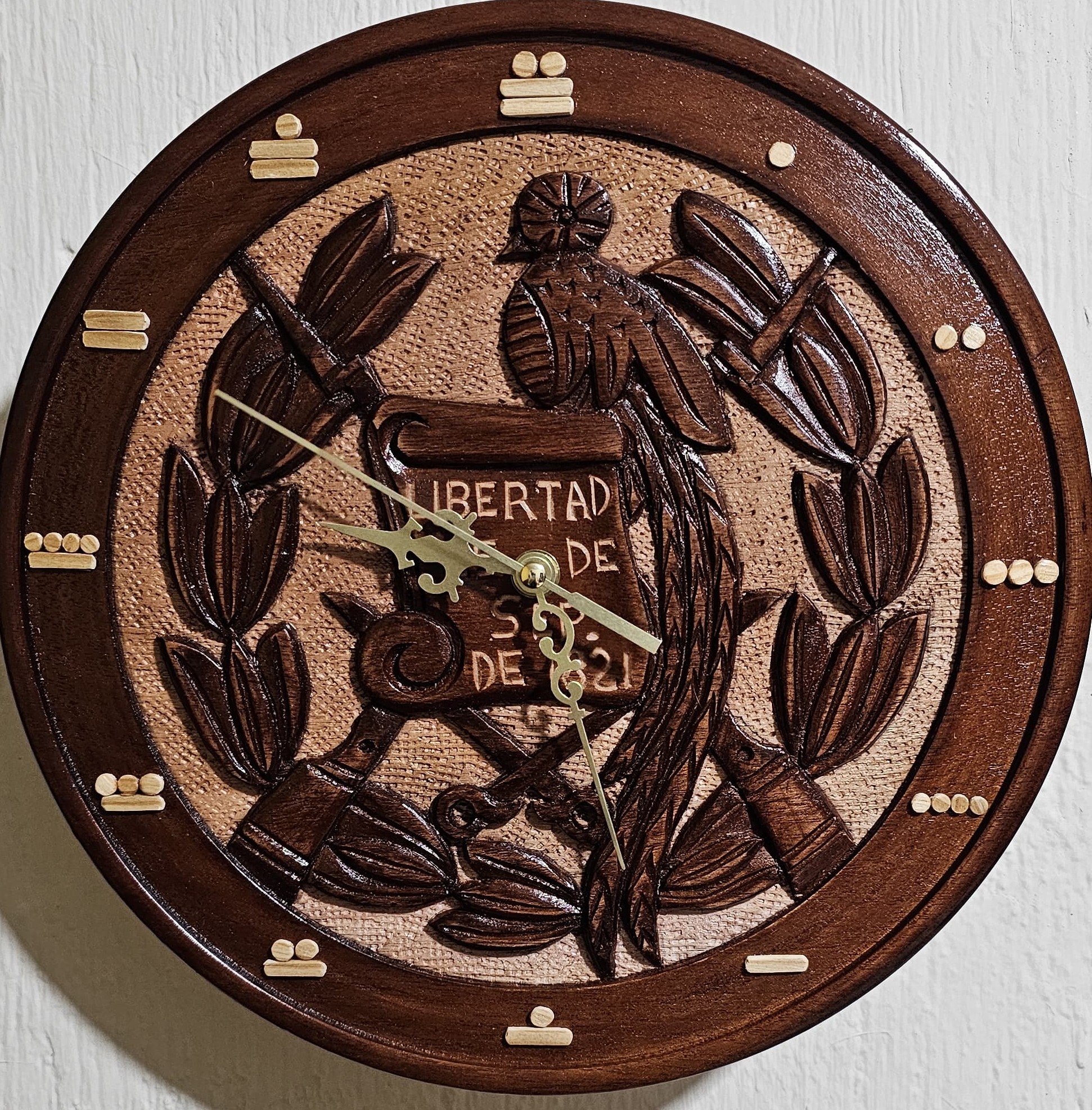 RELOJ EJERCITO DE GUATEMALA DE PARED TALLADO MADERA PARA MINISTERIOS, GOBIERNO, MUNIS, EMBAJADAS - Imagen 3